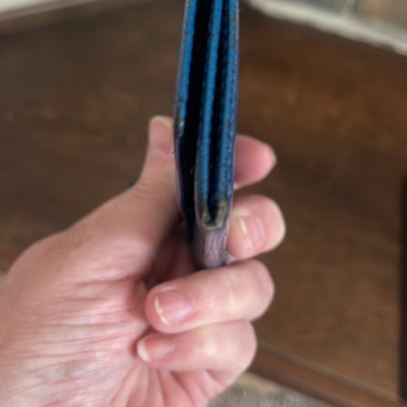 LV Blue epi key holder - Picture 8 of 11